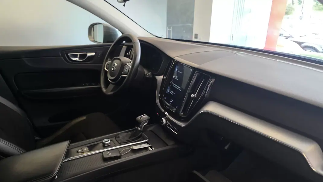 Volvo XC 60 2018 - 23500 EUR, 242396 km - AUTO.MOTO.pt - 242396km - foto 50 de 55