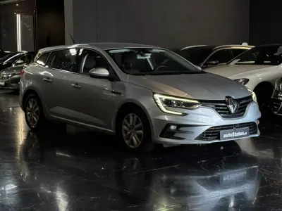 Renault Mégane Sport Tourer 2022 - 16990 EUR, 132900 km - AUTO.MOTO.pt - 132900km - foto 6 de 31