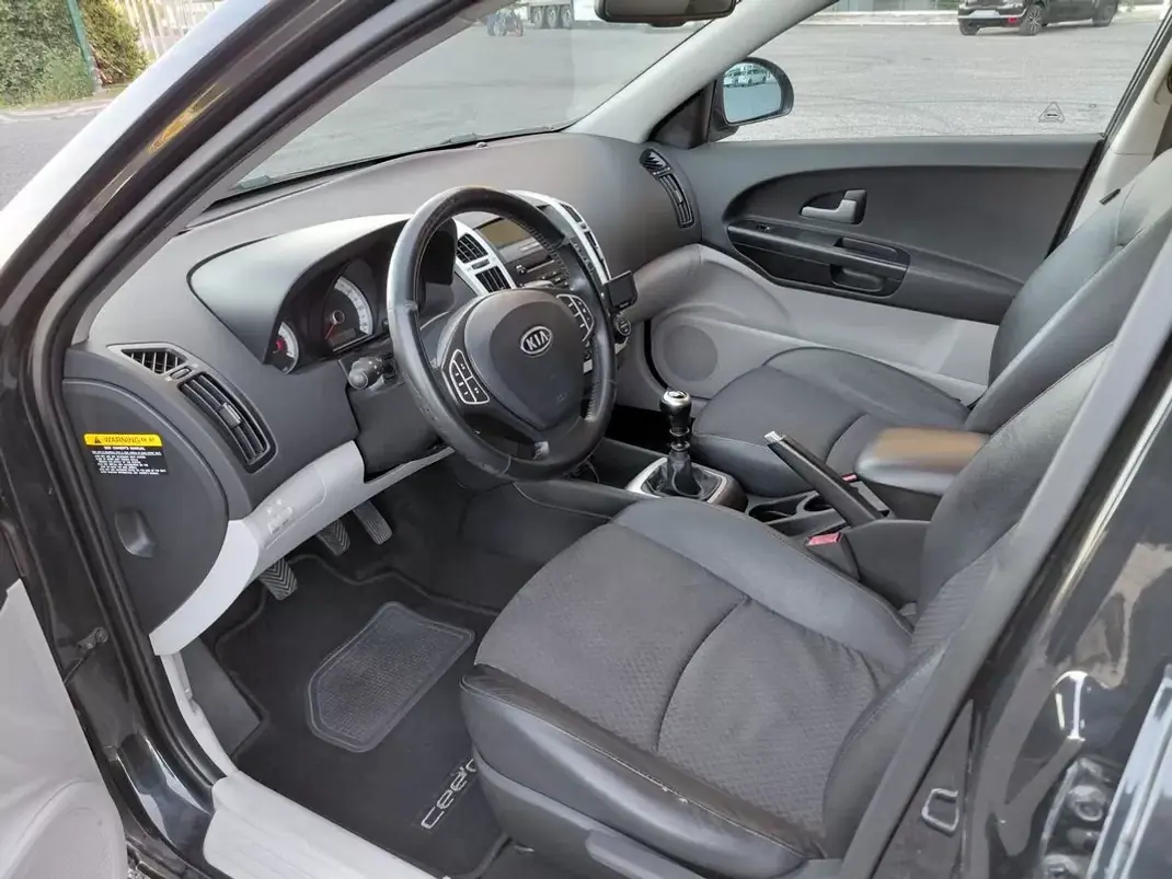 Kia Ceed SW 2008 - 4490 EUR, 182285 km - AUTO.MOTO.pt - 182285km - foto 15 de 25