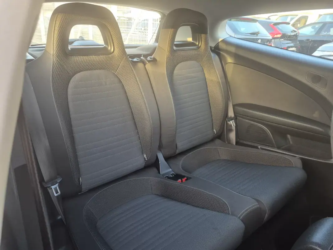 Volkswagen Scirocco 2010 - 10900 EUR, 165500 km - 165500km - foto 21 de 32