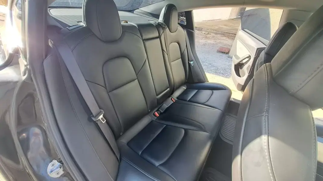 Tesla Model 3 2019 - 22500 EUR, 113000 km - AUTO.MOTO.pt - 113000km - foto 39 de 53