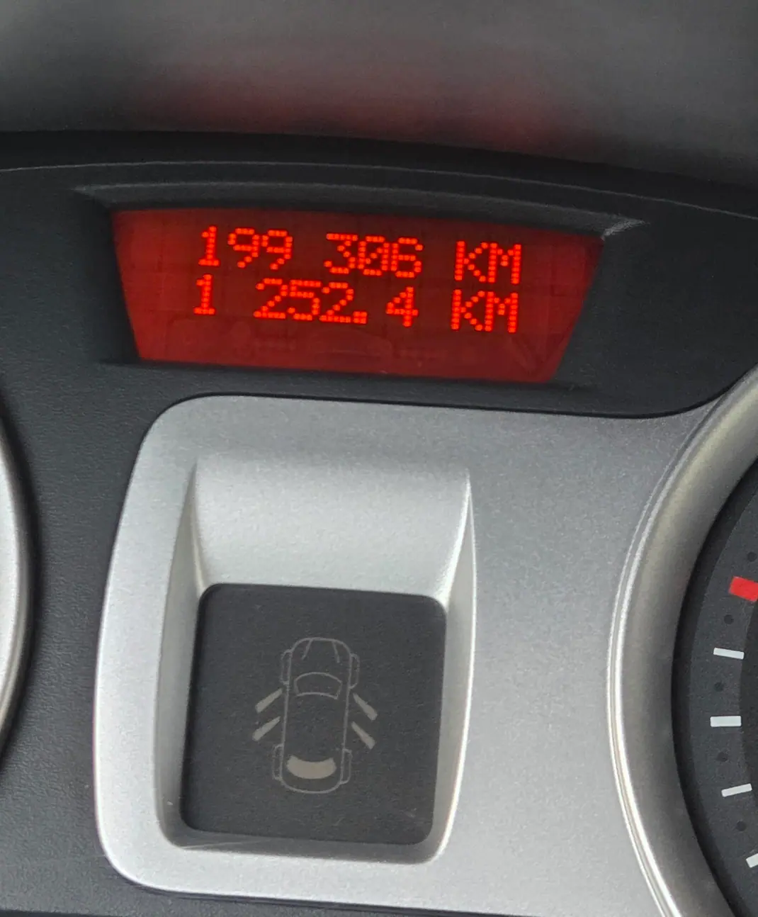 Renault Clio 2008 - 3990 EUR, 199500 km - AUTO.MOTO.pt - 199500km - foto 10 de 19