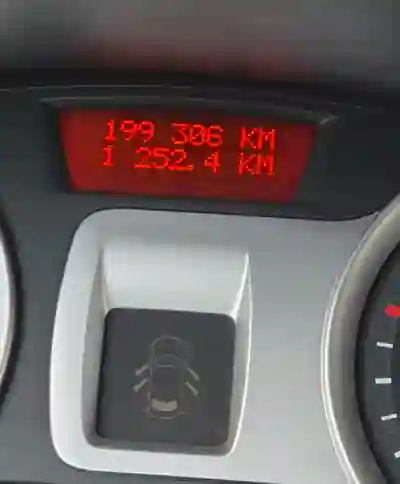 Renault Clio 2008 - 3990 EUR, 199500 km - AUTO.MOTO.pt - 199500km - foto 10 de 19