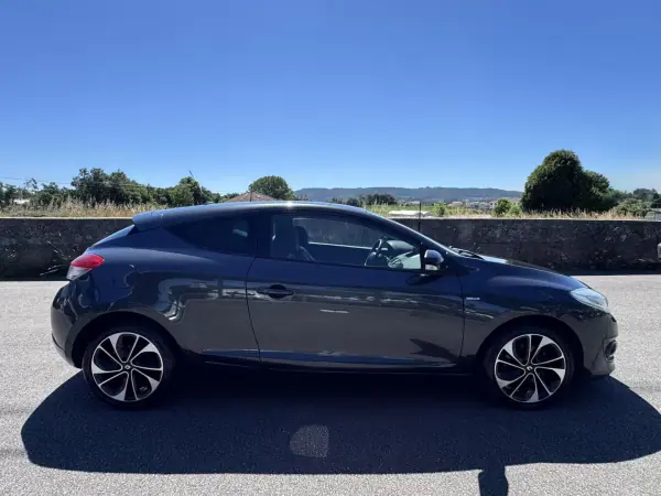 Renault Mégane Coupe 2014 - 11990 EUR, 231000 km - AUTO.MOTO.pt - 231000km - foto 8 de 37