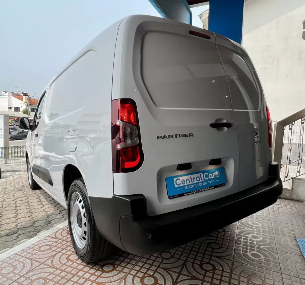 Peugeot Partner 1.5 BlueHdi L2 102Cv | CARPLAY | IVA DEDUTÍVEL 2023 - 16950 EUR, 47000 km - AUTO.MOTO.pt - 47000km - foto 8 de 21