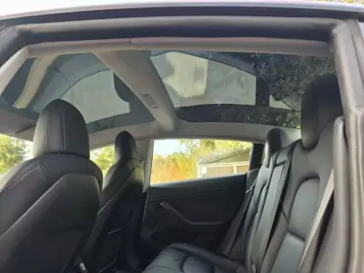 Tesla Model 3 2021 - 27499 EUR, 74631 km - 74631km - foto 29 de 34