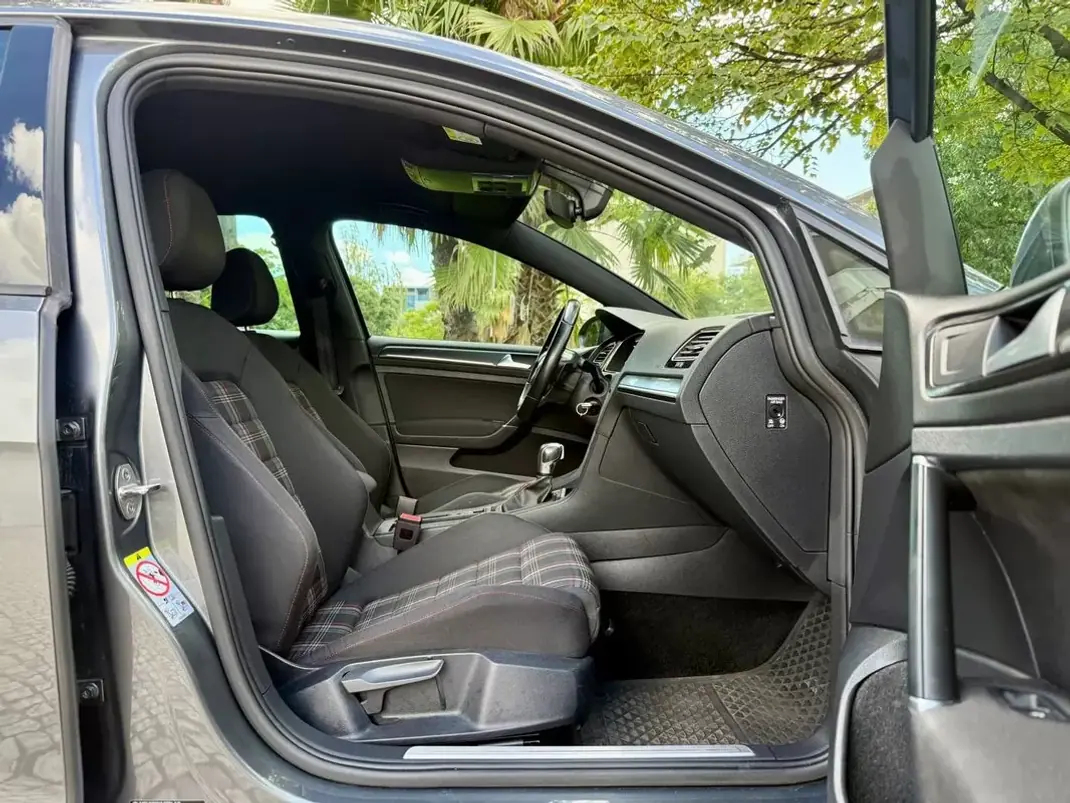 Volkswagen Golf 2019 - 26490 EUR, 113600 km - 113600km - foto 5 de 34