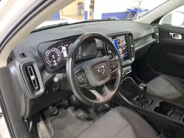 Volvo XC 40 2020 - 26900 EUR, 112869 km - AUTO.MOTO.pt - 112869km - foto 6 de 7