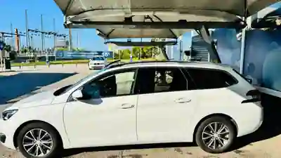 Peugeot 308 SW 2018 - 7200 EUR, 188 km - 188km - foto 2 de 4