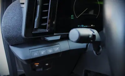 Renault Mégane E-Tech 2022 - 21000 EUR, 31000 km - AUTO.MOTO.pt - 31000km - foto 16 de 29