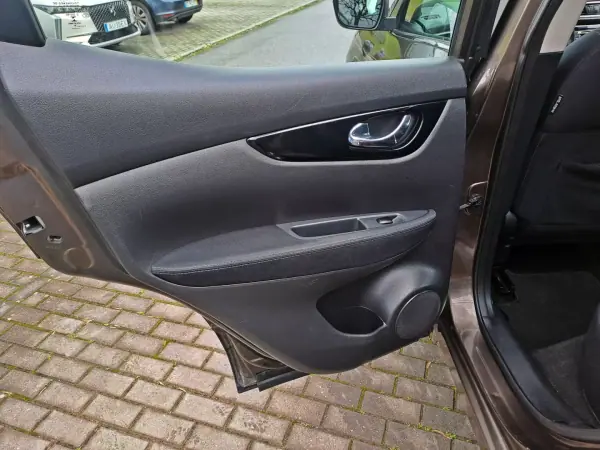 Nissan Qashqai 2015 - 13000 EUR, 125000 km - AUTO.MOTO.pt - 125000km - foto 15 de 22