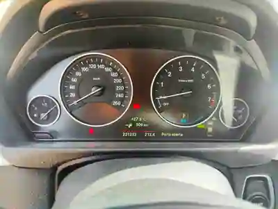 BMW 330 2018 - 15900 EUR, 231000 km - AUTO.MOTO.pt - 231000km - foto 11 de 15
