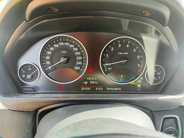 BMW 330 2018 - 15900 EUR, 231000 km - AUTO.MOTO.pt - 231000km - foto 11 de 15