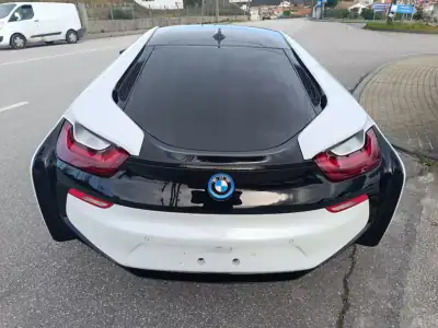 BMW i8 2016 - 71000 EUR, 140000 km - AUTO.MOTO.pt - 140000km - foto 11 de 25