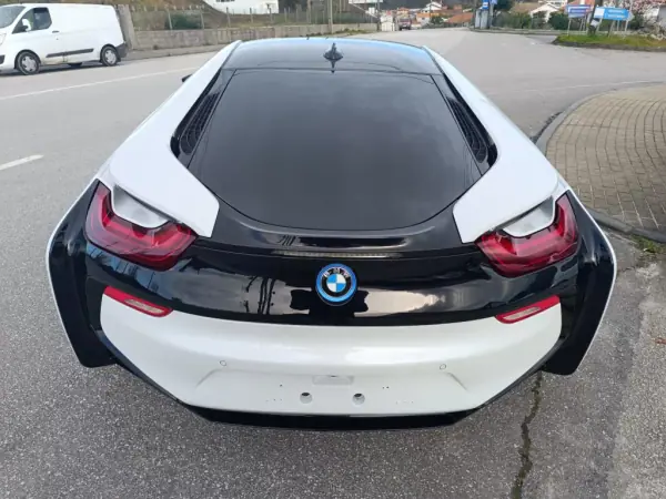 BMW i8 2016 - 71000 EUR, 140000 km - AUTO.MOTO.pt - 140000km - foto 11 de 25