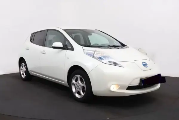 Nissan Leaf 2011 - 4900 EUR, 125000 km - AUTO.MOTO.pt - 125000km - foto 15 de 20