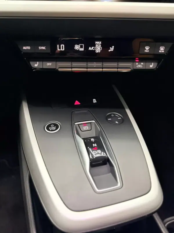 Audi Q4 e-tron 2021 - 25750 EUR, 147000 km - AUTO.MOTO.pt - 147000km - foto 12 de 21
