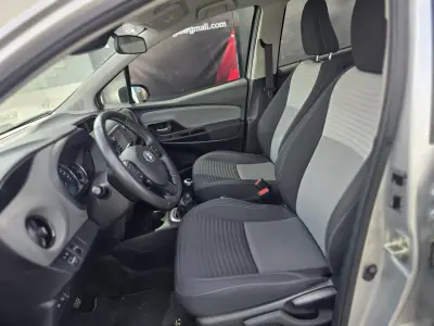 Toyota Yaris 2020 - 13490 EUR, 130000 km - AUTO.MOTO.pt - 130000km - foto 10 de 14