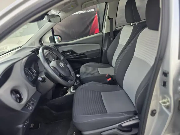 Toyota Yaris 2020 - 13490 EUR, 130000 km - AUTO.MOTO.pt - 130000km - foto 10 de 14