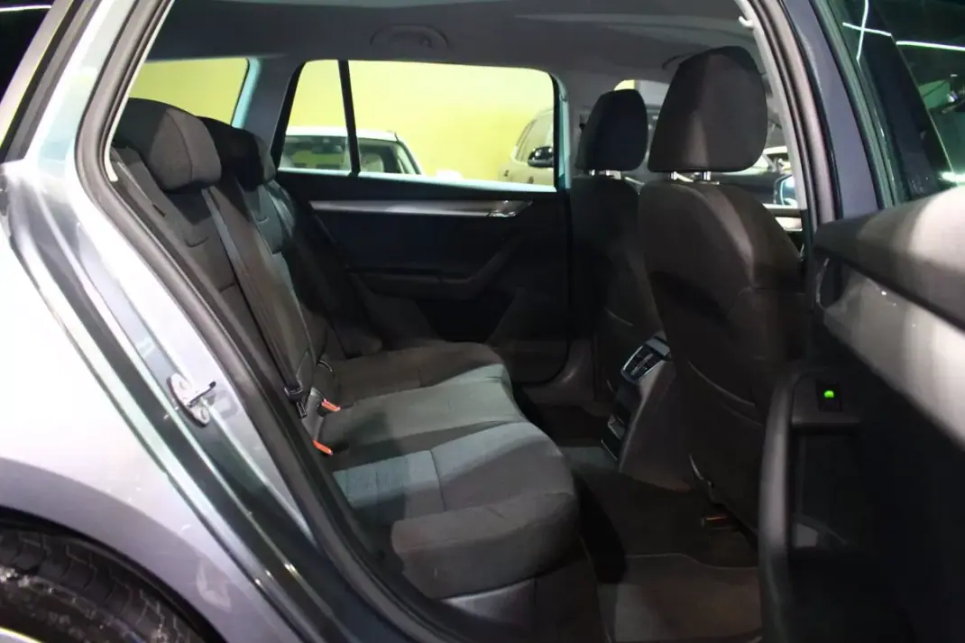 Skoda Octavia 2013 - 12740 EUR, 137350 km - 137350km - foto 10 de 26