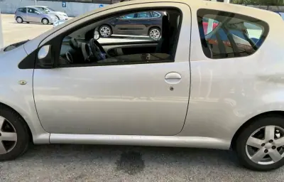 Toyota Aygo 2006 - 6500 EUR, 190400 km - AUTO.MOTO.pt - 190400km - foto 3 de 3