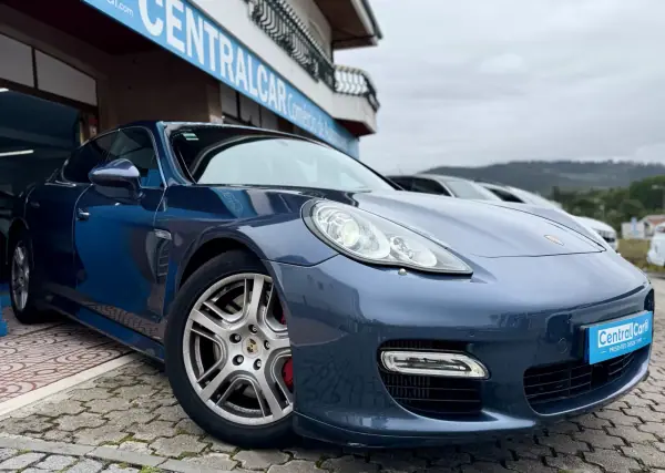 Porsche Panamera 4.8 Turbo PDK 500Cv | GPS | CÂMARA 2010 Gasolina — 73 000 km · Porto Porsche Panamera 4.8 Turbo PDK 500Cv | GPS | CÂMARA 2010 Gasolina