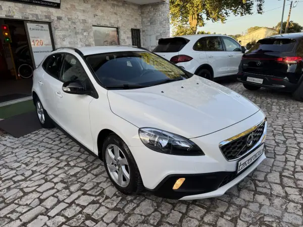 Volvo V40 Cross Country 2014 - 13500 EUR, 149000 km - AUTO.MOTO.pt - 149000km - foto 2 de 34