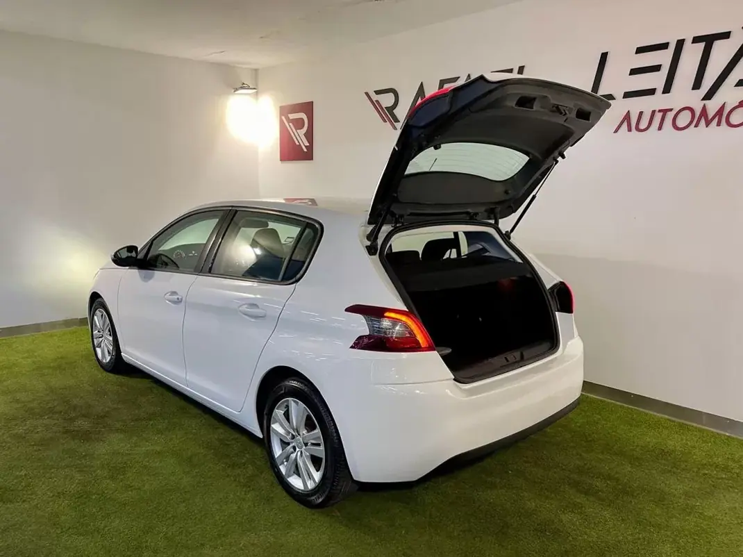 Peugeot 308 2019 - 11250 EUR, 107000 km - AUTO.MOTO.pt - 107000km - foto 25 de 27