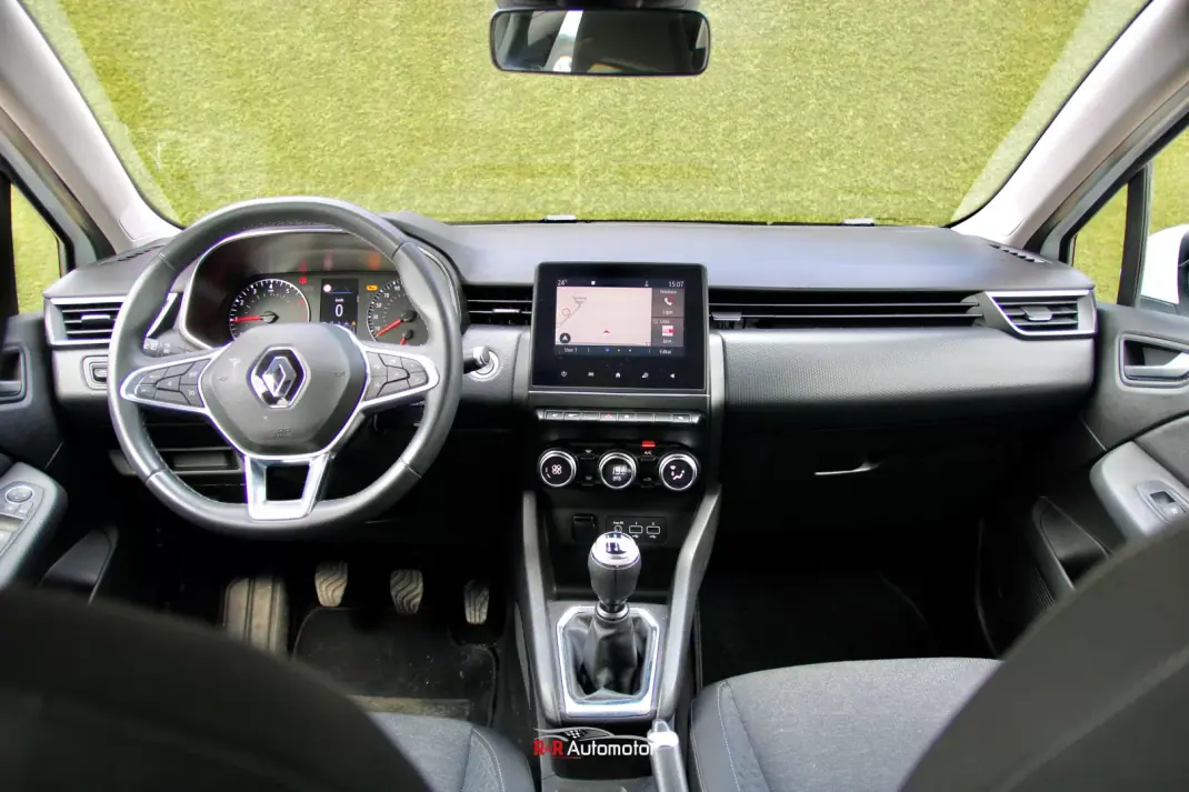 Renault Clio 2020 - 13700 EUR, 97000 km - AUTO.MOTO.pt - 97000km - foto 16 de 37