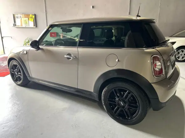 MINI 3 Portas 2012 - 8000 EUR, 228000 km - AUTO.MOTO.pt - 228000km - foto 2 de 27