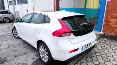 Volvo V40 2013 - 11400 EUR, 182000 km - AUTO.MOTO.pt - 182000km - foto 23 de 24