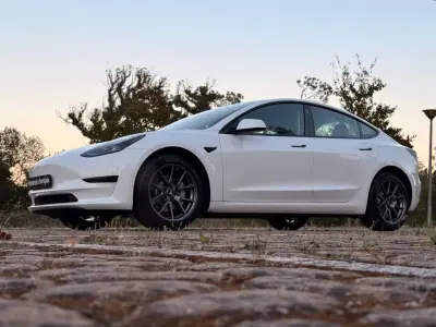 Tesla Model 3 2023 — photo 3 of 25