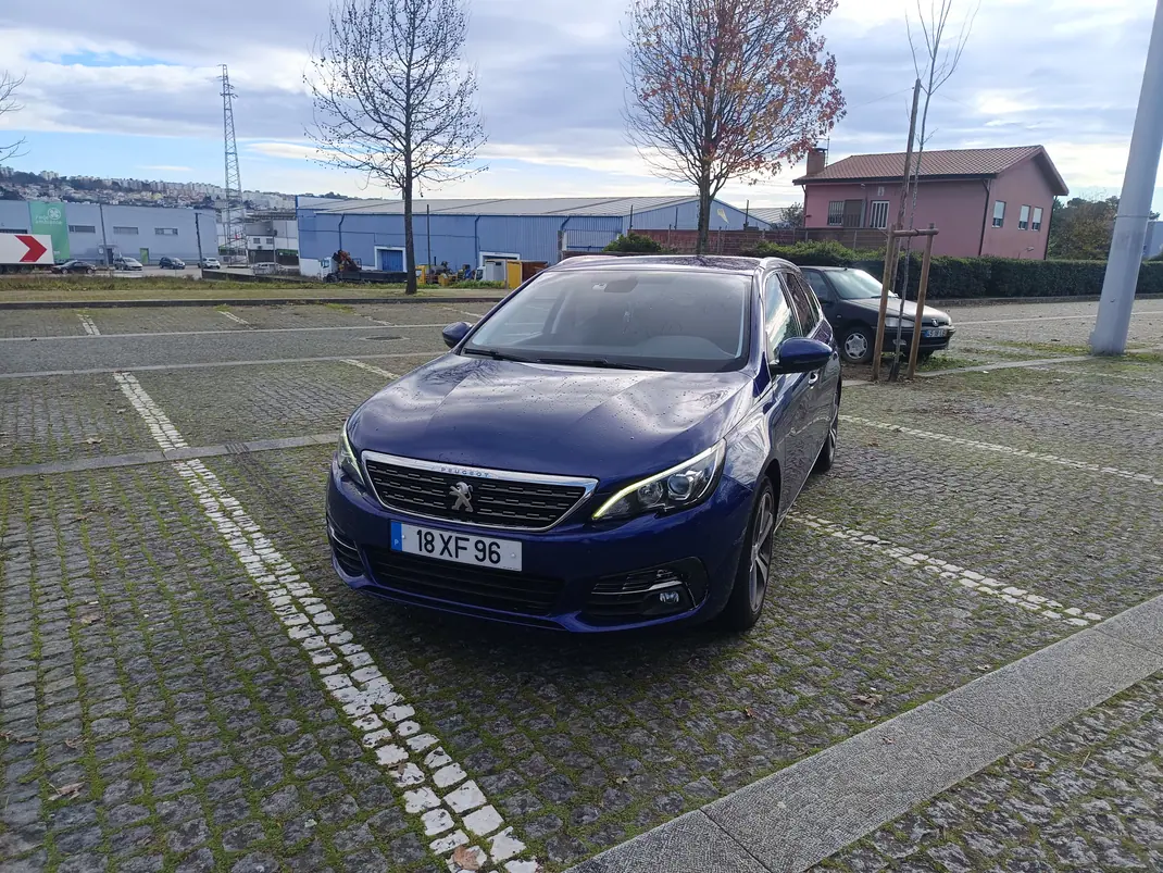 Peugeot 308 SW 2019 - 10500 EUR, 200000 km - AUTO.MOTO.pt - 200000km - foto 1 de 8