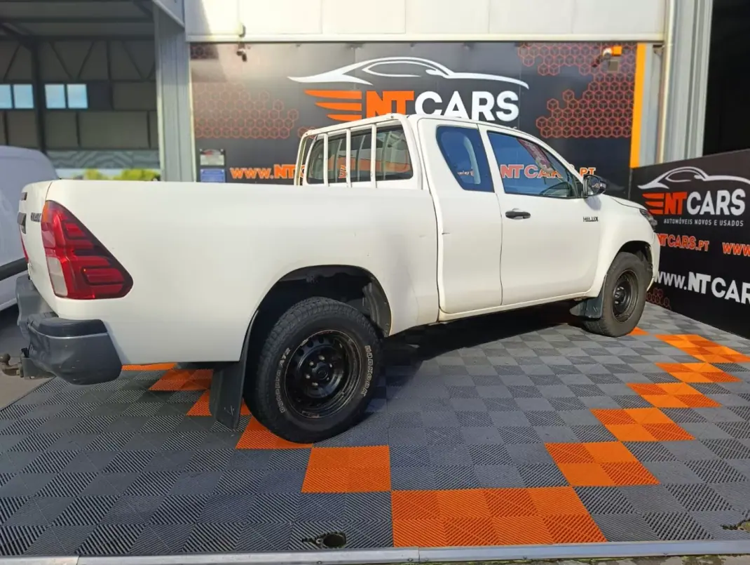 Toyota Hilux 2022 - 26900 EUR, 162378 km - 162378km - foto 2 de 14