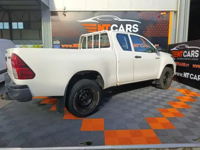 Toyota Hilux 2022 - 26900 EUR, 162378 km - 162378km - foto 2 de 14
