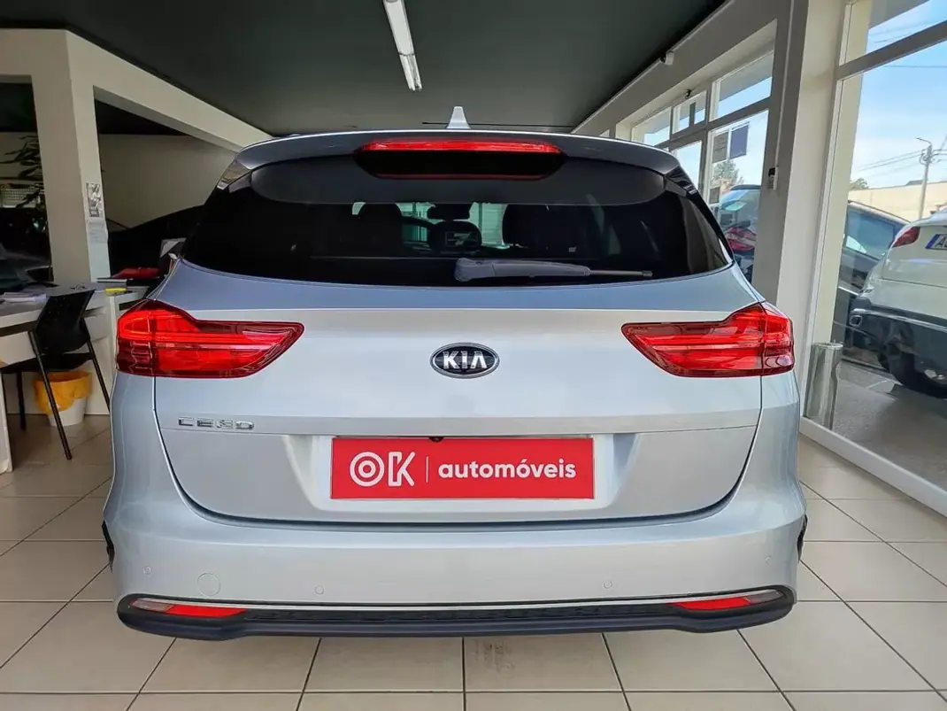 Kia Ceed SW 2019 - 18250 EUR, 70500 km - AUTO.MOTO.pt - 70500km - foto 9 de 35