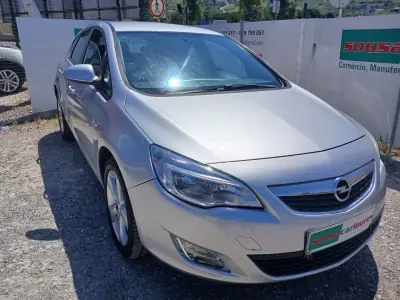 Opel Astra 2010 - 6350 EUR, 76845 km - AUTO.MOTO.pt - 76845km - foto 6 de 28