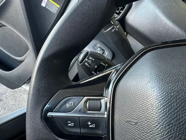 Peugeot Partner 2019 - 13900 EUR, 180422 km - AUTO.MOTO.pt - 180422km - foto 17 de 28