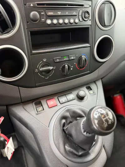 Citroën Berlingo 1.6 HDI ,3 Lug. Longa , Iva dedutivel 2011 - 9250 EUR, 111000 km - AUTO.MOTO.pt - 111000km - foto 14 de 16