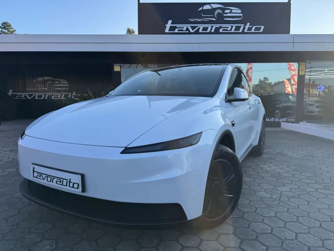 Tesla Model Y 2026 - 44900 EUR, 100 km - AUTO.MOTO.pt - 100km - foto 1 de 31