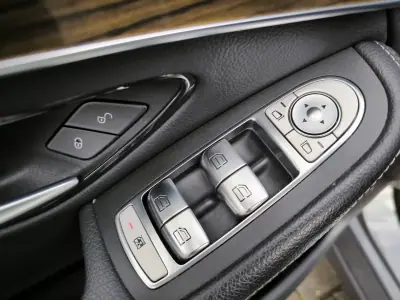 Mercedes-Benz GLC 300 2020 - 36950 EUR, 97454 km - AUTO.MOTO.pt - 97454km - foto 34 de 42
