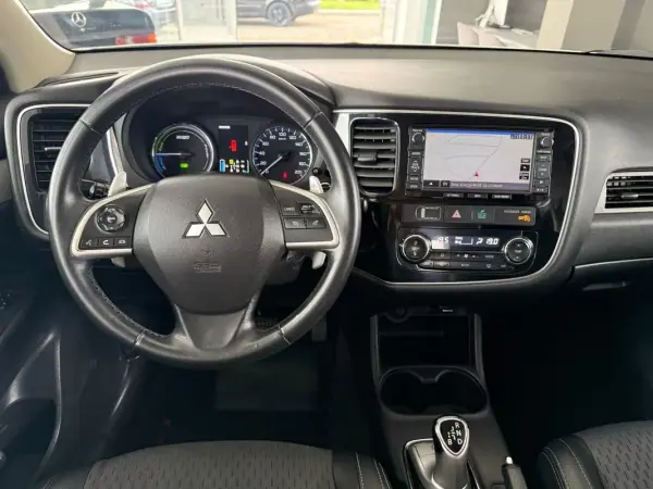 Mitsubishi Outlander 2015 - 15990 EUR, 157367 km - AUTO.MOTO.pt - 157367km - foto 11 de 28