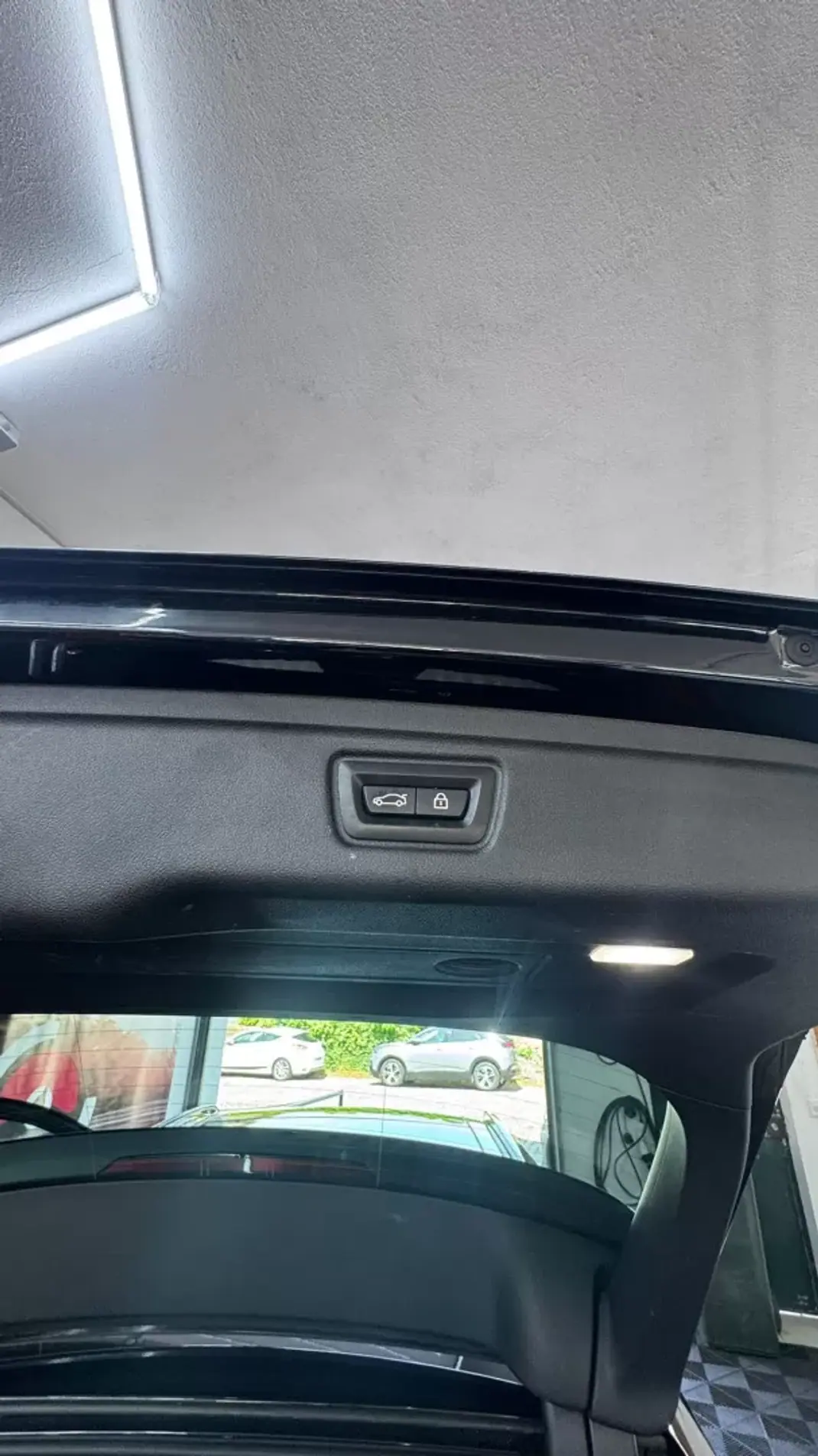 BMW 330e 2021 - 22900 EUR, 213000 km - AUTO.MOTO.pt - 213000km - foto 11 de 13