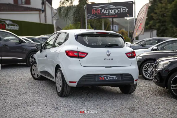 Renault Clio 2018 — foto 2 de 19