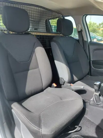 Renault 2017 - 7950 EUR, 180000 km - AUTO.MOTO.pt - 180000km - foto 6 de 9
