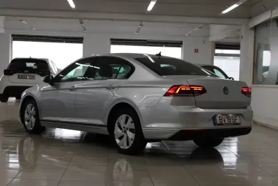 Volkswagen Passat 2021 - 21900 EUR, 22076 km - AUTO.MOTO.pt - 22076km - foto 4 de 44