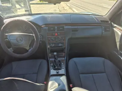 Mercedes-Benz E 220 1997 - 3900 EUR, 500000 km - AUTO.MOTO.pt - 500000km - foto 12 de 28