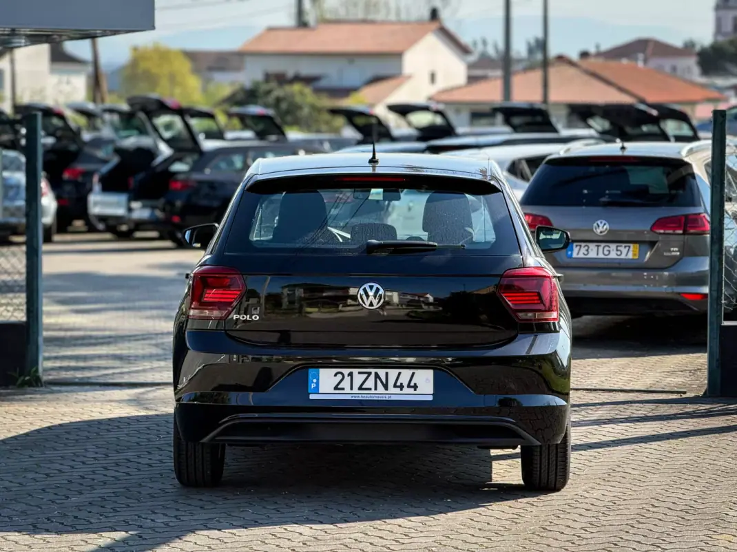 Volkswagen Polo 2019 - 12990 EUR, 90000 km - AUTO.MOTO.pt - 90000km - foto 4 de 12