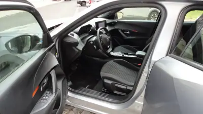 Peugeot e-2008 2023 - 18500 EUR, 81638 km - AUTO.MOTO.pt - 81638km - foto 16 de 20