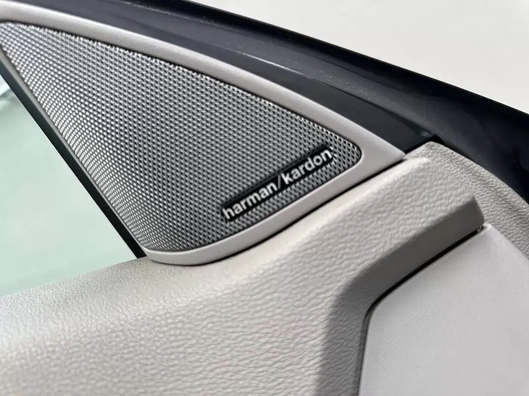 Mercedes-Benz E 250 2011 - 13800 EUR, 336000 km - AUTO.MOTO.pt - 336000km - foto 18 de 19